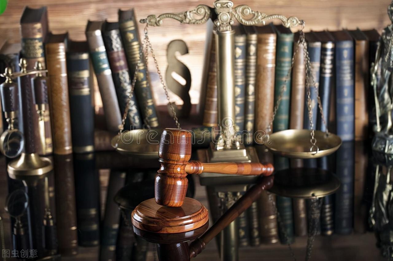 法律起诉书（起诉书本人签字是否有效呢）