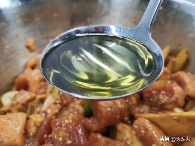 牙签肉的做法，外酥内嫩、酥香可口的牙签肉（牙签牛肉串的做法步骤）