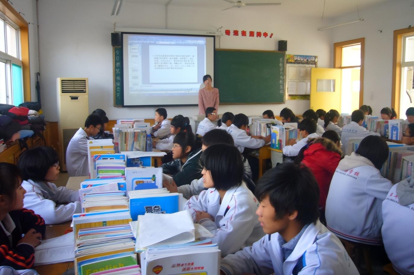 中小学教师（中小学出现严重教师荒）