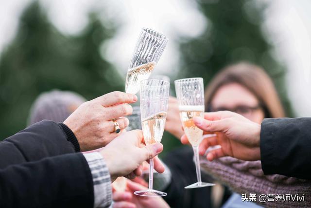 喝酒脸红的人能不能喝，喝酒脸红有什么办法可以解决（是能喝还是不能喝）