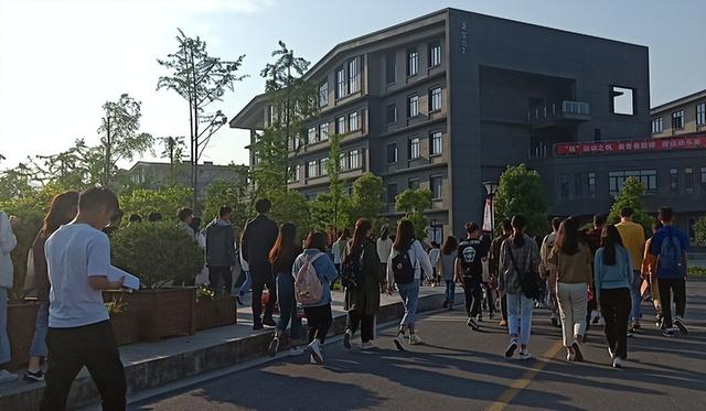 浙江职业技术学校排行榜，2018浙江专科学校排名（浙江省专科院校录取分排名）