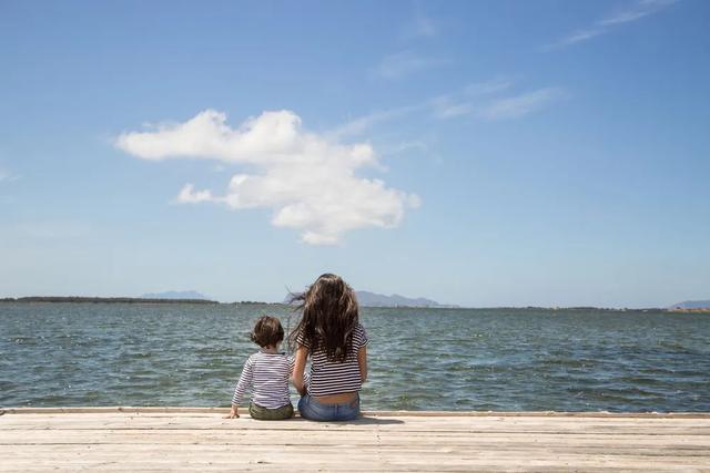 鼓励孩子坚持的句子，关于鼓励孩子的励志的句子短句（激励孩子的12种良言妙语）