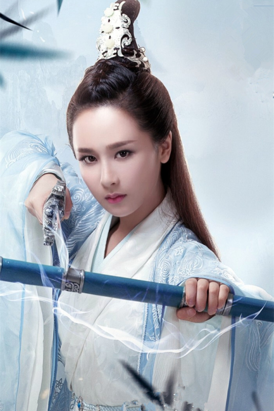 “京圈富婆”杨紫：兰博基尼打赌，绯闻男友众多，被张雪迎戴绿帽