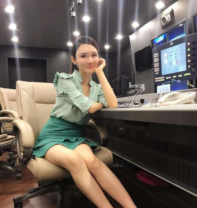 春晚主持人龙洋个人资料简介，春晚主持人龙洋是谁（至今未嫁人的10位央视女主持人）