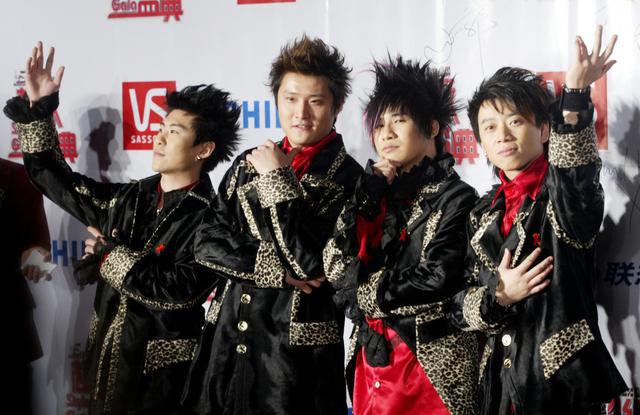 花儿乐队解散13年，大张伟人生逆袭，“拖油瓶”队友终于被甩开