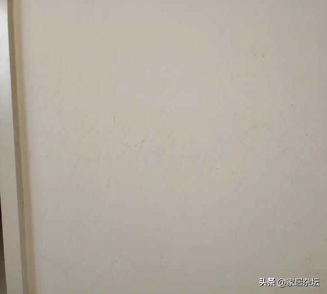 乳胶漆墙面翻新最简单的方法，墙面翻新最简单最经济实用的方法（自己就能轻松搞定）