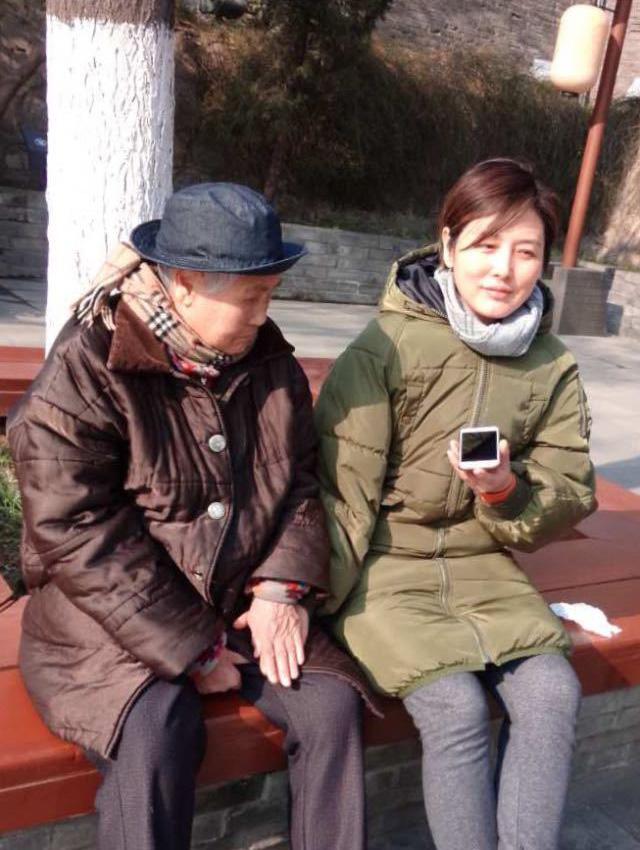 张延个人资料简介，父亲早逝最疼妈妈