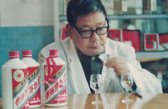 泡大蒜的制作方法，白酒泡大蒜的制作方法（据说“白酒泡大蒜”能让白酒变柔）