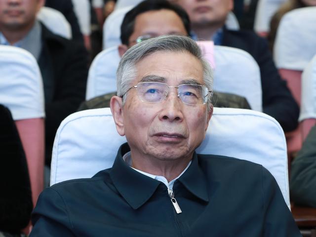 院士一年工资多少，一般院士一年工资多少（倪光南当院士每月工资1万多）