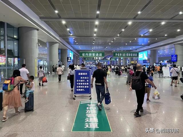 成都东站在哪个区，成都东在哪里（成都东站出发、到达）