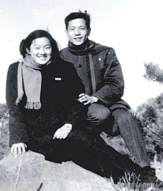 洪晃的父亲叫红什么，洪晃的父亲（时尚女魔头洪晃：老妈是名媛）