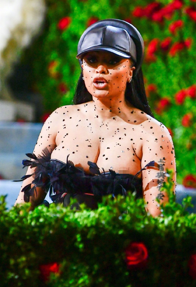 施华洛世奇水晶灯，客厅吊水晶灯好不好（好莱坞红毯太大胆）