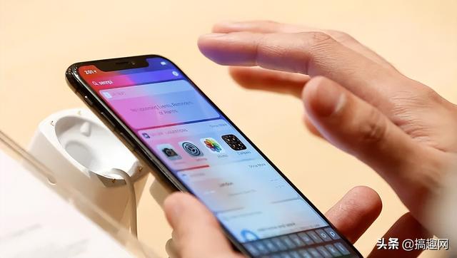 苹果手机底部向上滑动没反应，苹果手机底部向上滑动怎么设置（iPhone屏幕卡住怎么办）