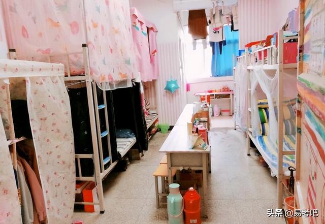 汉江师范学院宿舍，2021武汉商学院排名（汉江师范学院是几本）