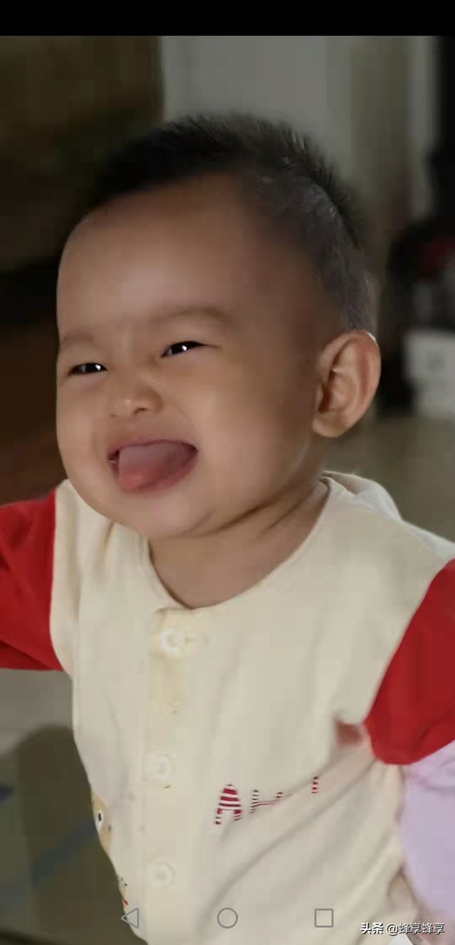 祝小朋友生日快乐，祝福小朋友生日快乐的句子（小萌娃的丰富表情好可爱）