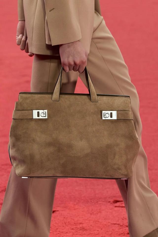 element是什么牌子，ELEMENT是啥牌子的电视（95岁的FERRAGAMO）