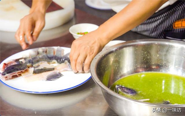 蒸鱼的做法.教你如何蒸鱼视频，蒸鱼的做法.教你如何蒸鱼（餐厅里的清蒸鱼为啥那么好吃）