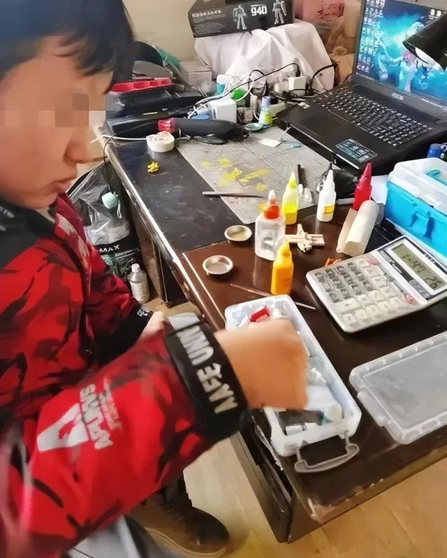 梦到死去的同学，梦见同学去世是怎么回事（母亲自学3D建模替他接单）