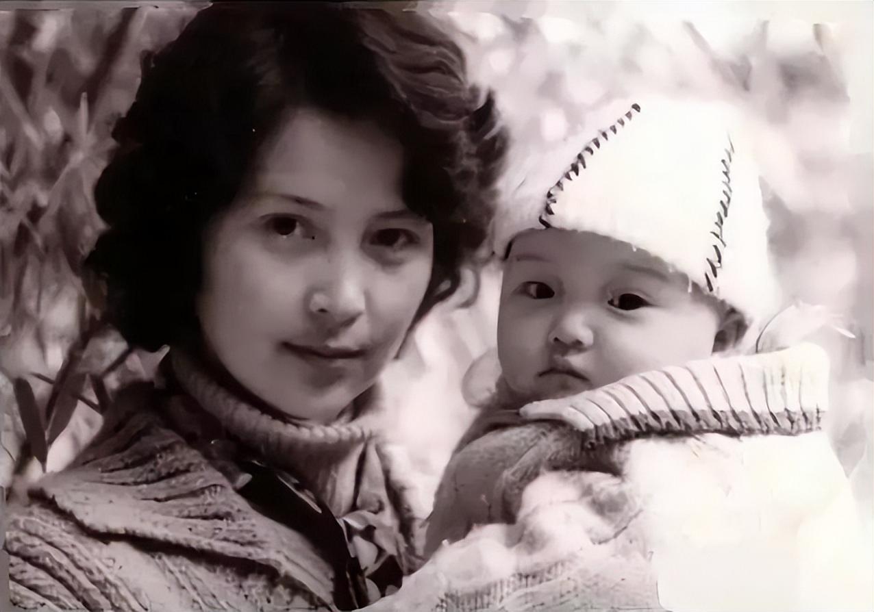 贾乃亮个人资料简介，贾乃亮个人资料介绍（李小璐的母亲张伟欣）