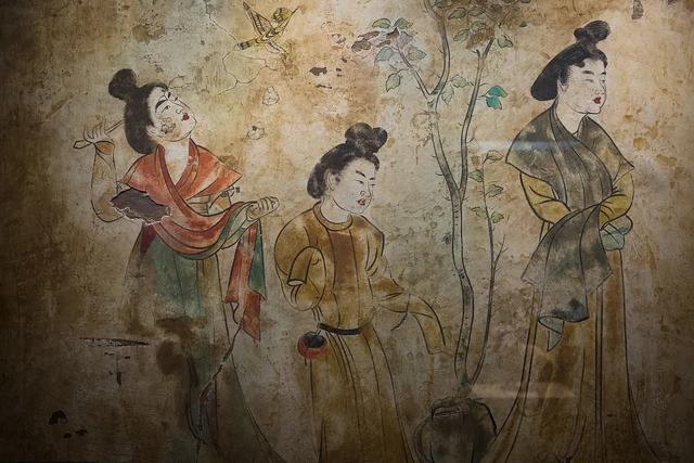 唐代墓室壁画作品，已成为国潮中顶流IP。唐代壁画临摹绘画作品收藏热