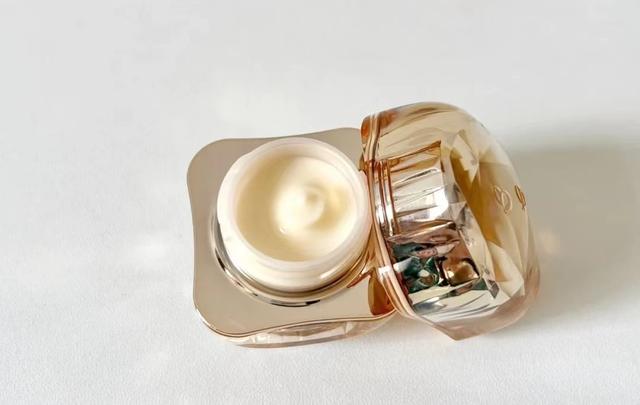 抗皱化妆品推荐，抗皱护肤品排行榜前十名（3款名副其实的宝藏“抗老面霜”）