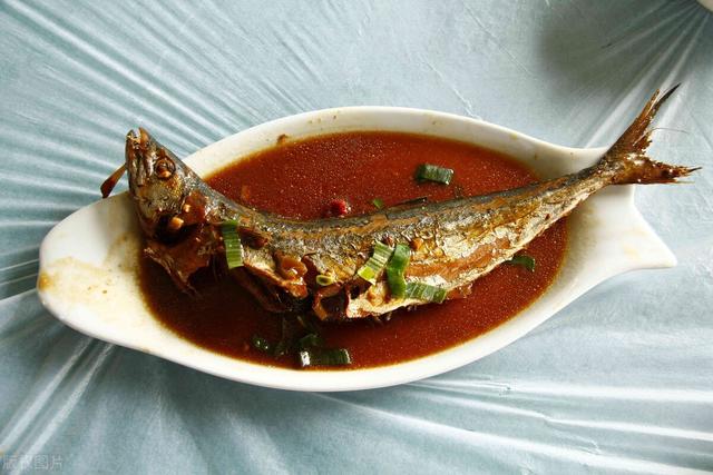 巴鱼红烧做法，家常红烧鳊鱼（去腥别用料酒）