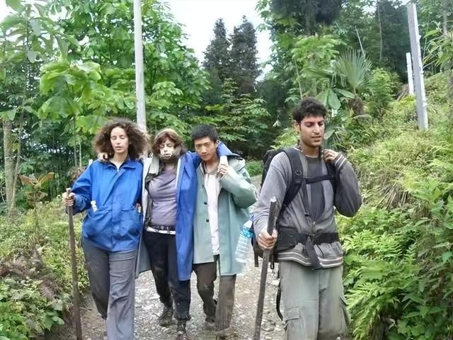 地震中的感人故事，地震感人故事（四川男孩救以色列女孩）