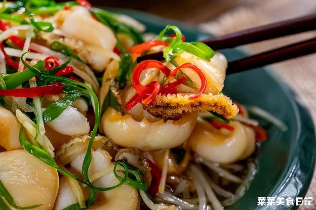 芥末鱿鱼的做法，芥末拌的烤鱿鱼怎么做（烫5秒就上桌，鲜嫩弹牙）