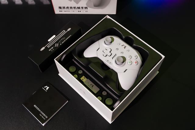 适合男孩子的玩具有哪些，男孩子适合买什么玩具玩（双马达线性扳机硬核手柄）