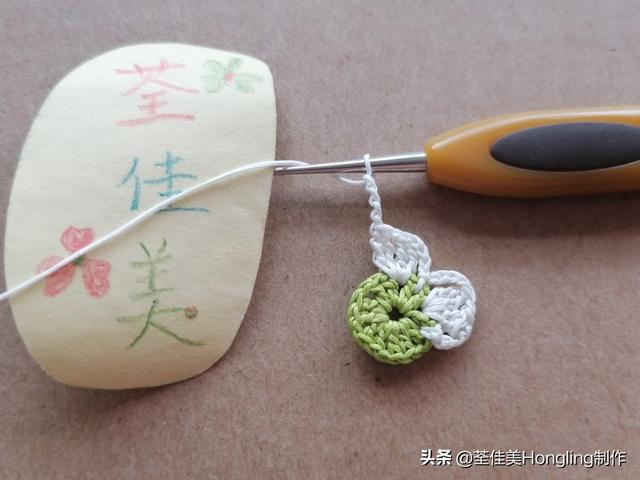 钩针编织小花朵，钩针编织花朵简单易学（新手半个小时就可以钩出来送给自己）