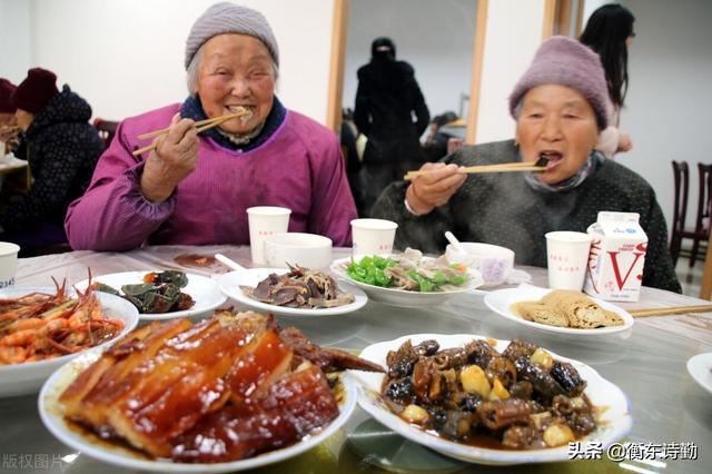 年夜饭是几月几号，2021年夜饭是哪一天（为什么大年三十日要吃“年夜饭”﹖你知道的传说又有哪些﹖）