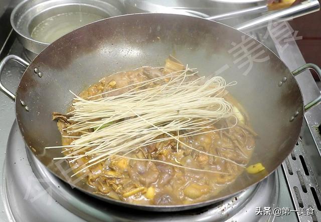 东北乱炖都有什么菜，东北乱炖是东北哪里的菜（东北的四大“硬菜”）