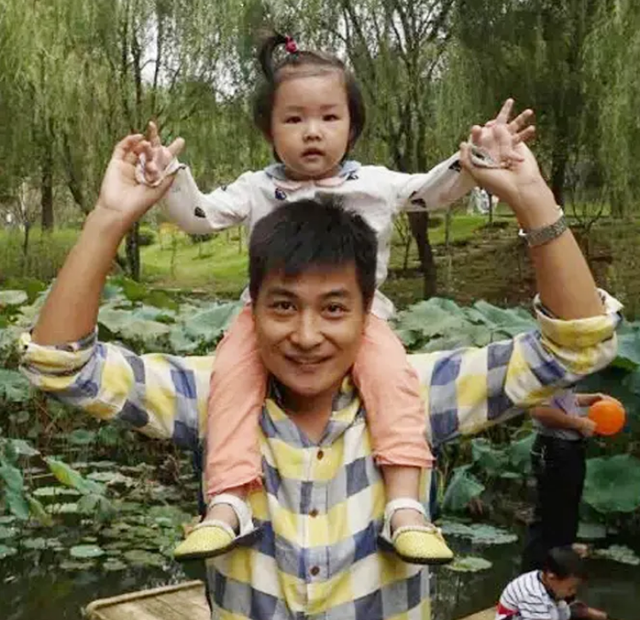 飞行员张超：为挽救舰载机牺牲后，妻子被特招入伍，已成海军上尉