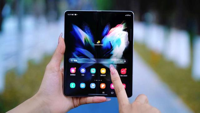 如何给手机补电，怎么给手机补电（教你一招进行“补电”）