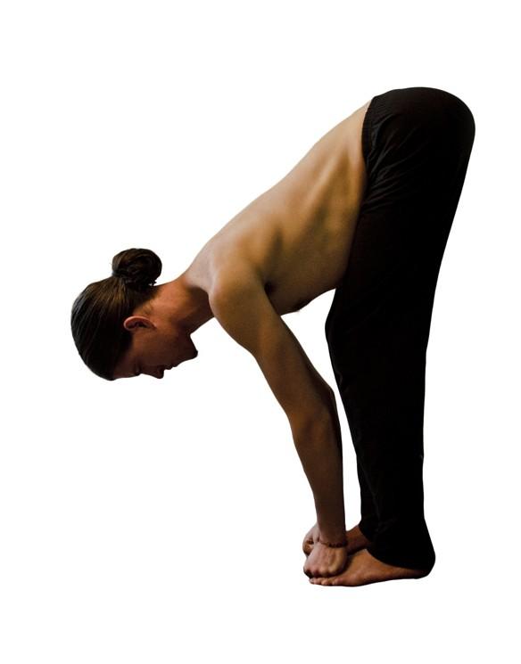伸展瑜伽这样做让你更苗条，伸展的瑜伽动作（拉伸大腿后侧最好的瑜伽姿势）