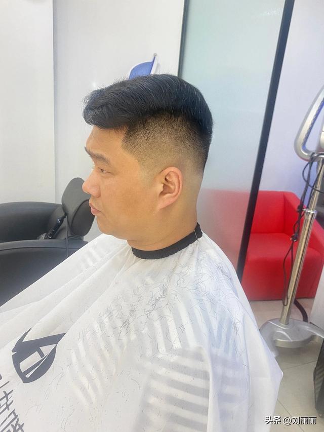 男生什么发型好看，男生弄什么发型好看（男士发型别乱剪）