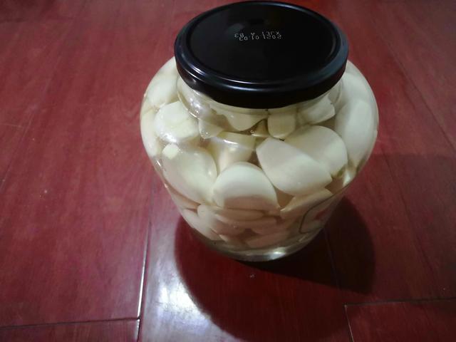 5斤蒜放多少糖和醋怎么熬制，5斤蒜需要多少糖和醋（这样做糖蒜，7天就能吃了）