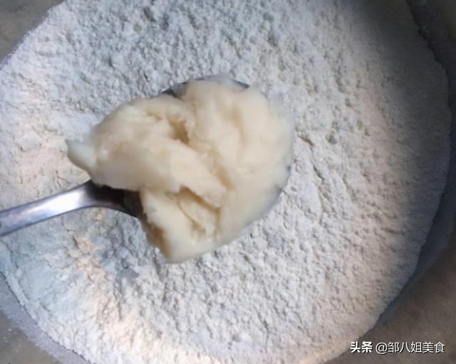 300克面粉大概是几碗，500克面粉放多少水做包子（面粉和酵母的比例是多少）