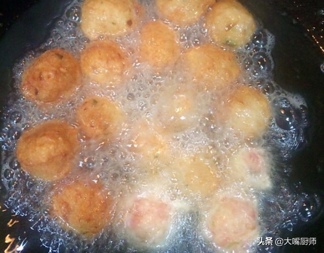 炸肉丸子的家常做法，炸肉丸子的家常做法酥脆（牢记“加2样做2步”）