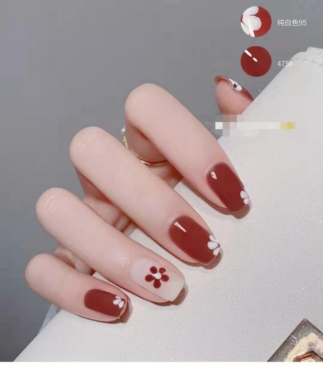 什么颜色指甲油显手白，什么颜色的指甲油显手白（2022年显白又好看的美甲）