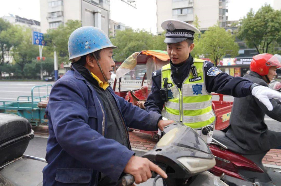 电动车用挡风被违法吗（电动车不让用挡风被了）