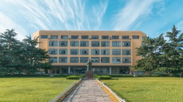 青岛大学，青岛大学研究生官网招生网（青岛大学100个专业上榜）