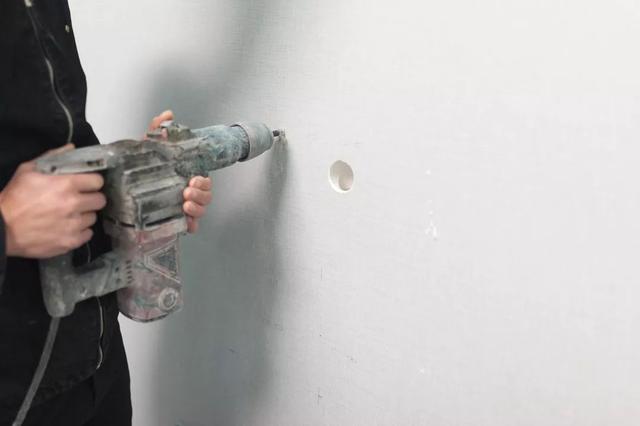 移动电视机顶盒怎么连接电视，移动机顶盒怎么连接电视（电视支架安装没那么难）