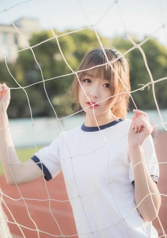 向女生表白的话，怎么追女孩子做女朋友怎么聊天（追一个女生表白的话）