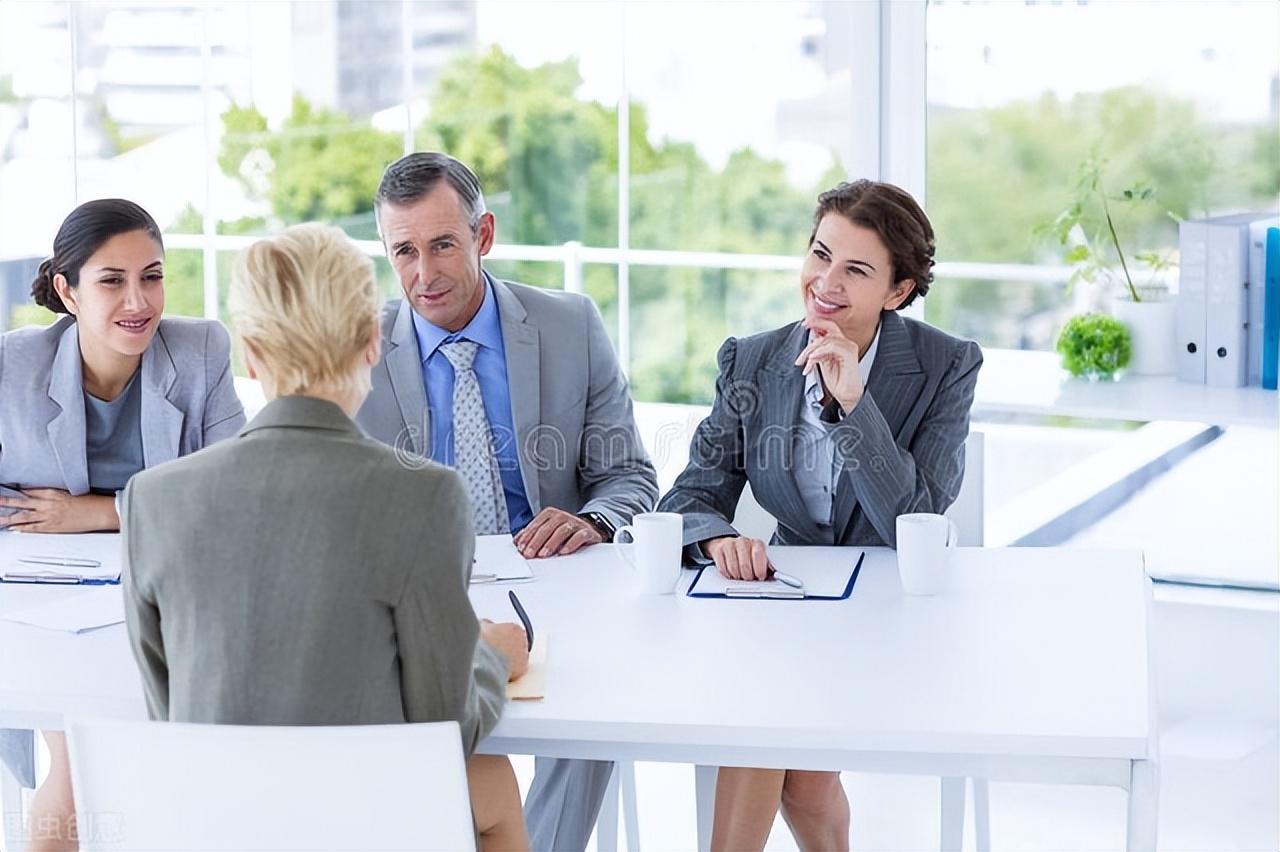 学校简介模板（关于面试自我介绍模板）