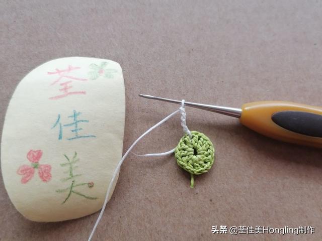 钩针编织小花朵，钩针编织花朵简单易学（新手半个小时就可以钩出来送给自己）