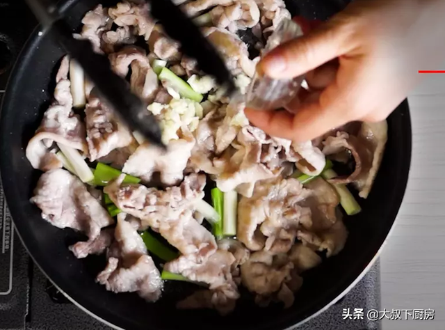 肥肉怎么做好吃，纯肥肉怎么做好吃（大叔教你葱烧猪五花）
