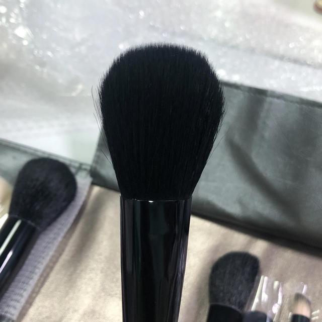 化妆初学者必备化妆工具，化妆初学者必备化妆工具图片（学化妆第一课：化妆工具的认识）