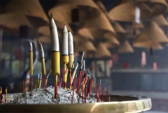 烧一根香和三根香的区别，烧一根香和三根香的区别图片（为何一定要烧三根香）