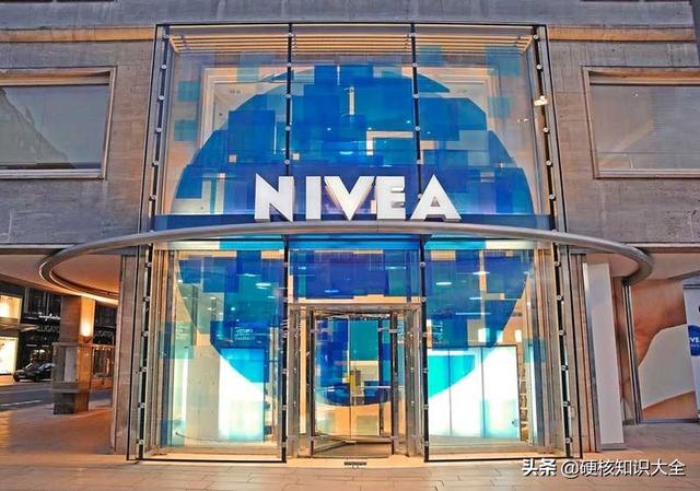 雅诗兰黛是哪个国家的品牌，雅诗兰黛、兰蔻分别源自哪个国家（2022年最新盘点全球20大化妆品品牌及背后故事）